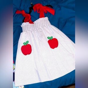 Cecil and Lou size 5 ties on the shoulders